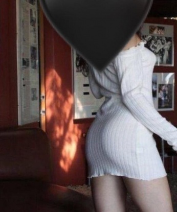 ВКонтакте желісінде әйелі сүйіктісінің әтешін сорып жатыр.